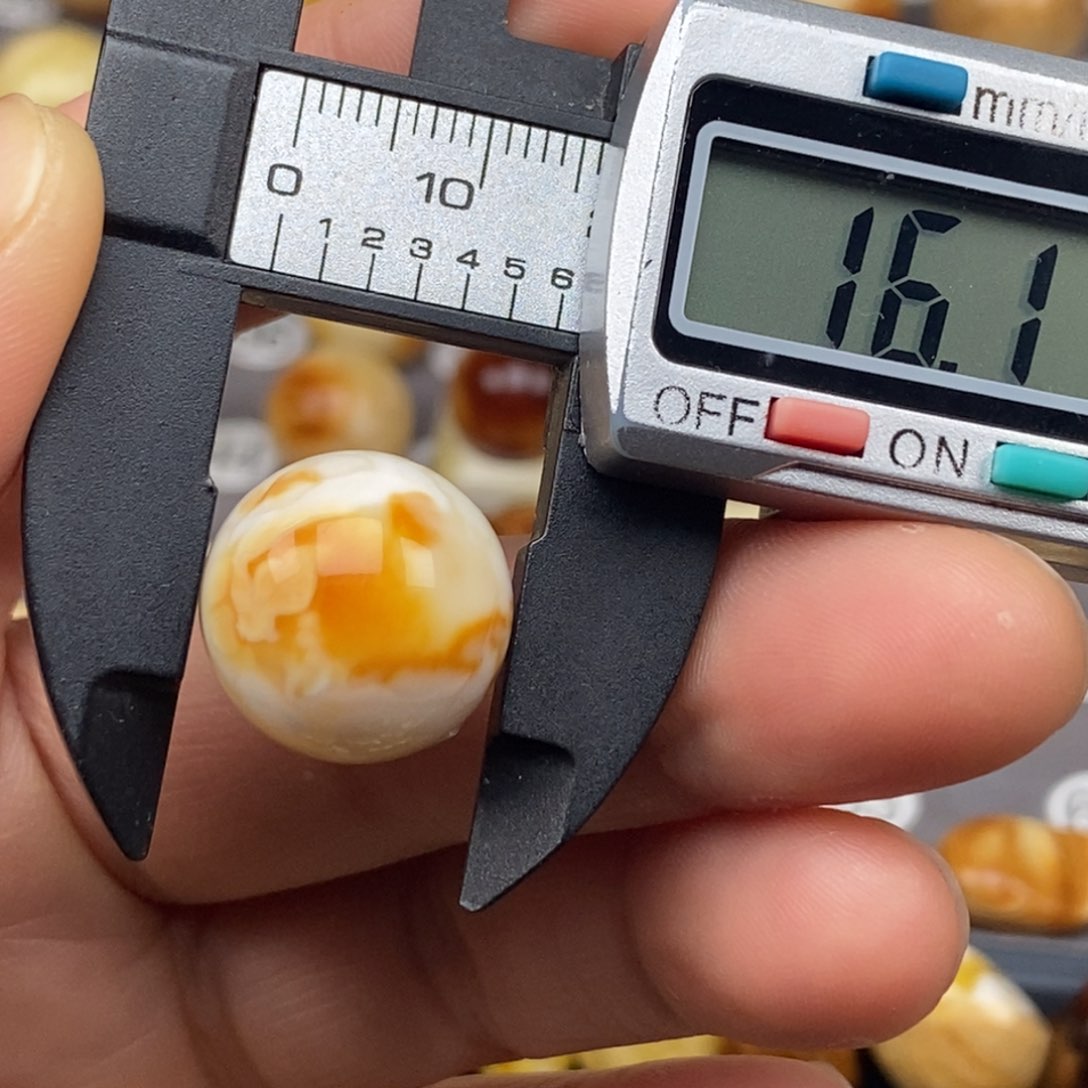 蜜蜡珠宝奇石未镶嵌