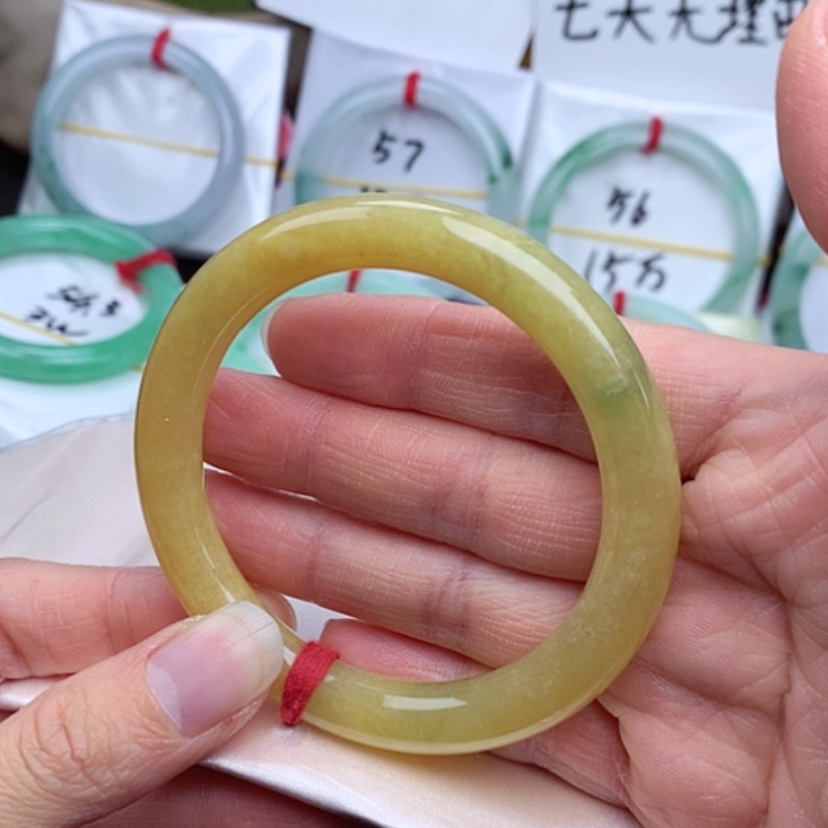 【闪购商品】翡翠手镯未镶嵌             圆条54 黄翡