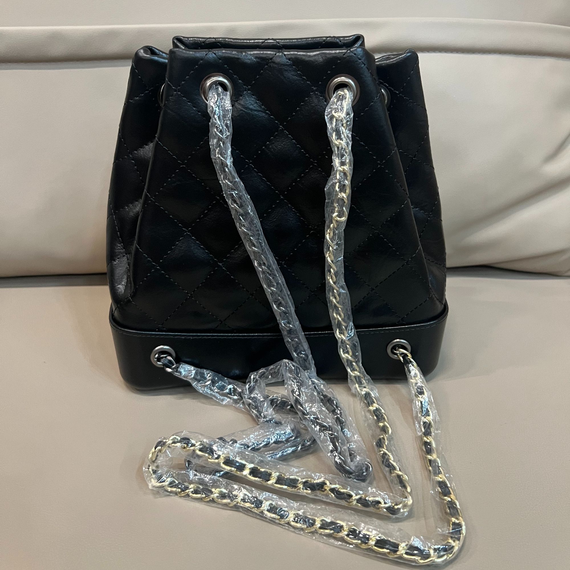 A044轻奢真皮时尚百搭经典气质通勤双肩包 1018-黑色