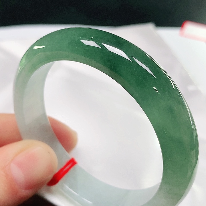 翡翠手镯未镶嵌翡翠手镯未镶嵌