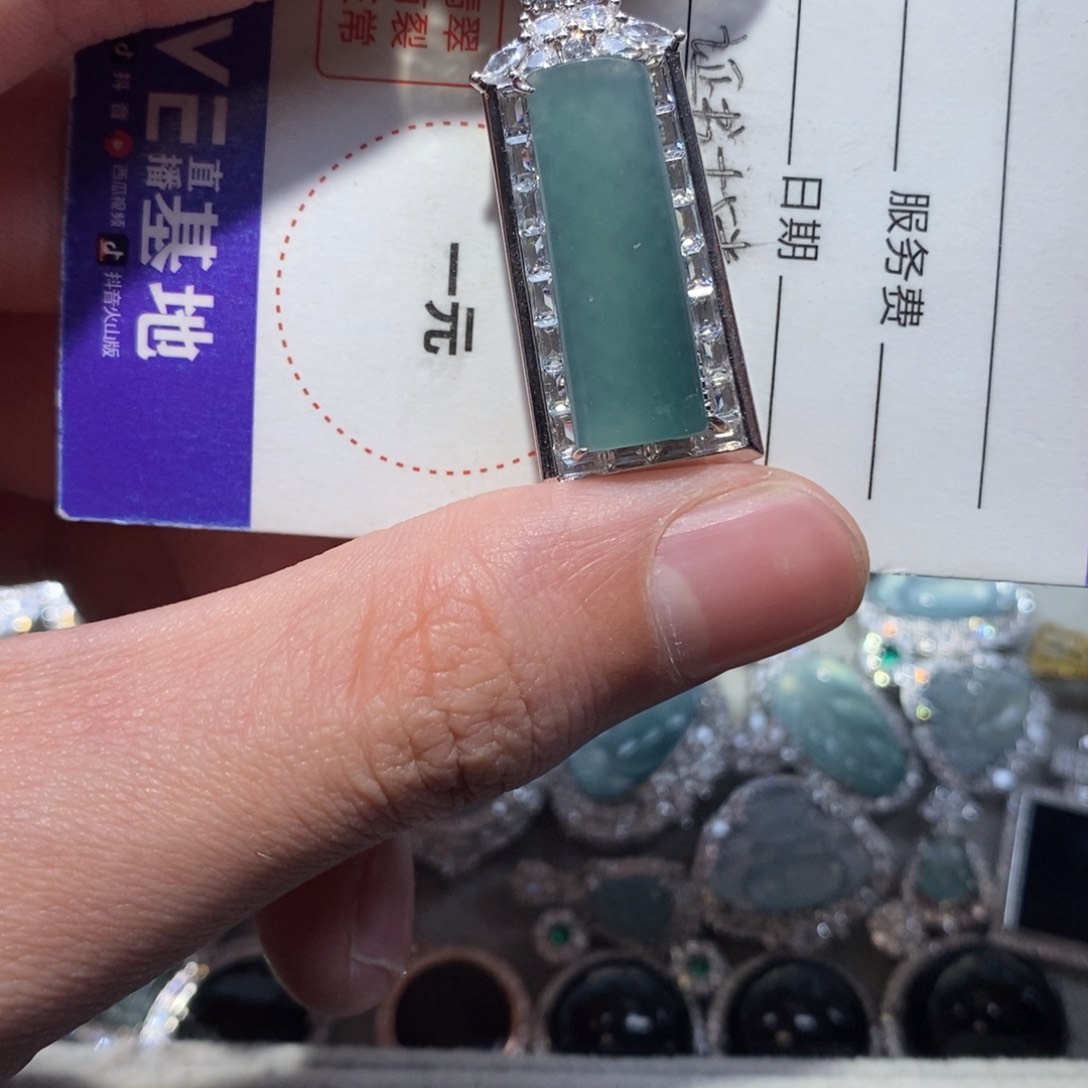 翡翠颈饰未镶嵌翡翠