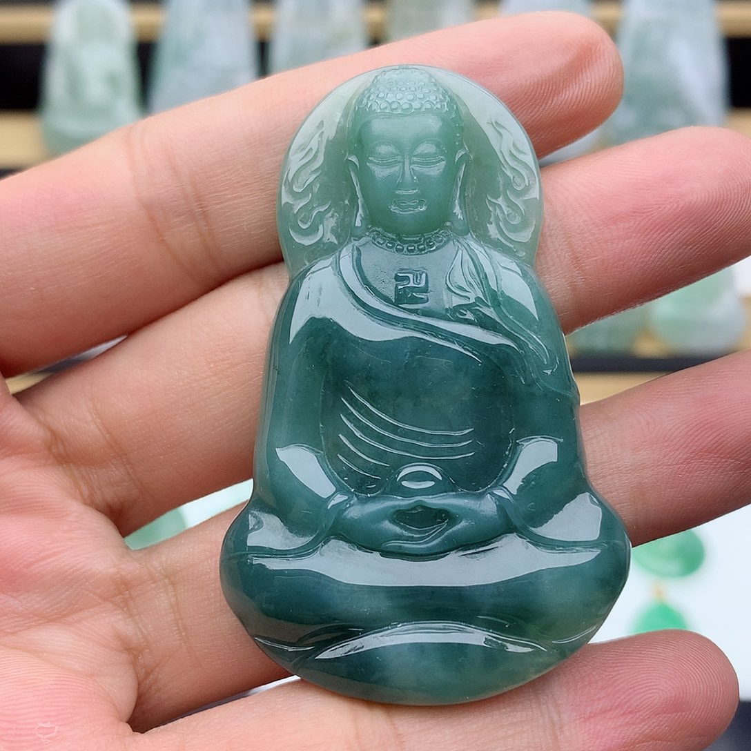 翡翠颈饰未镶嵌大日如来