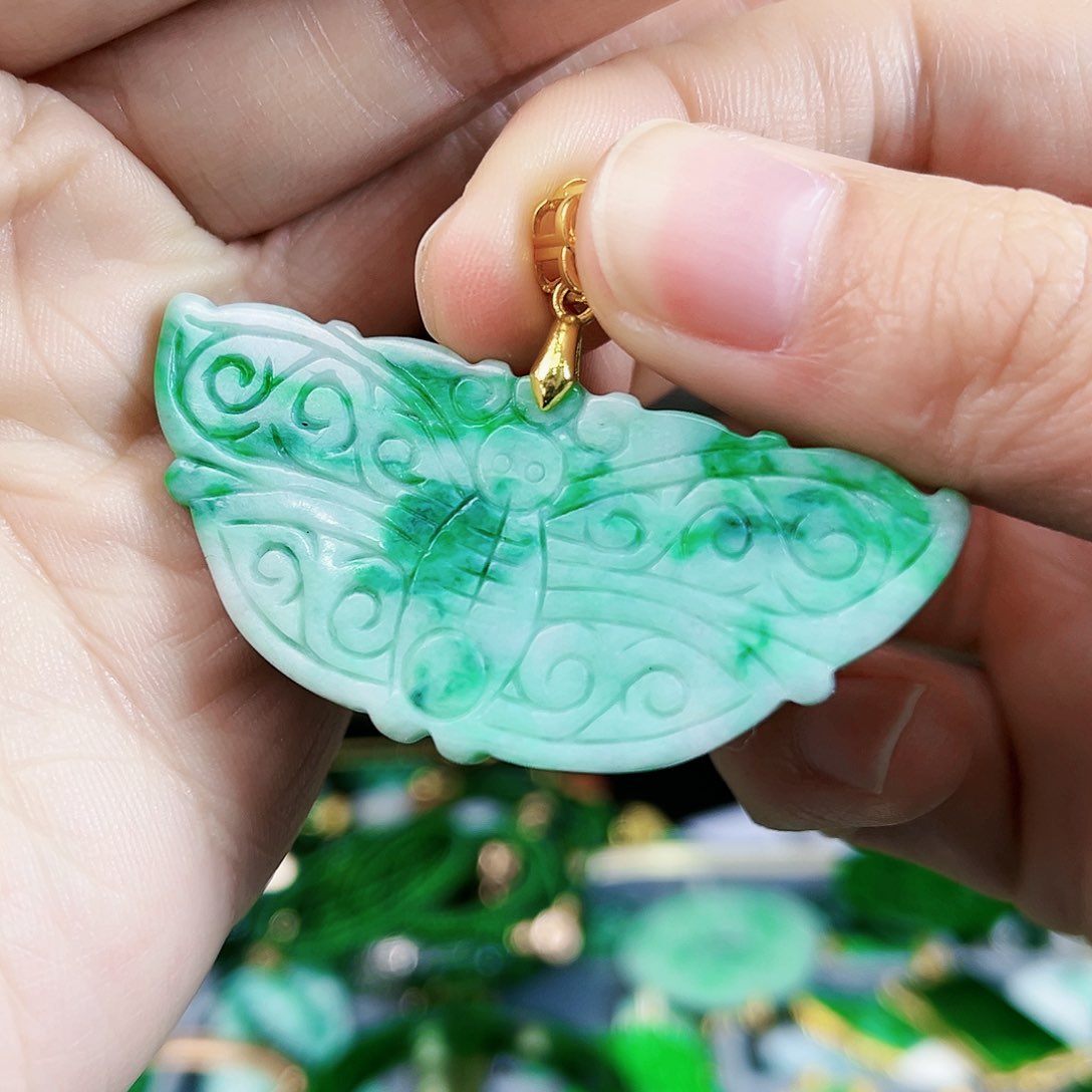 翡翠颈饰未镶嵌吊坠多样性