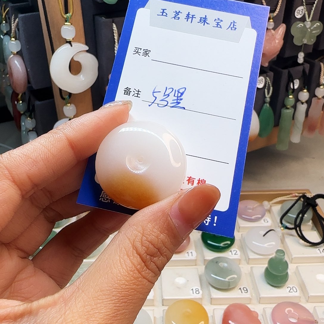 石英质玉未镶嵌颈饰