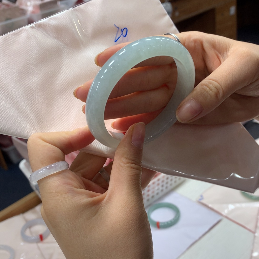 翡翠未镶嵌手镯买断