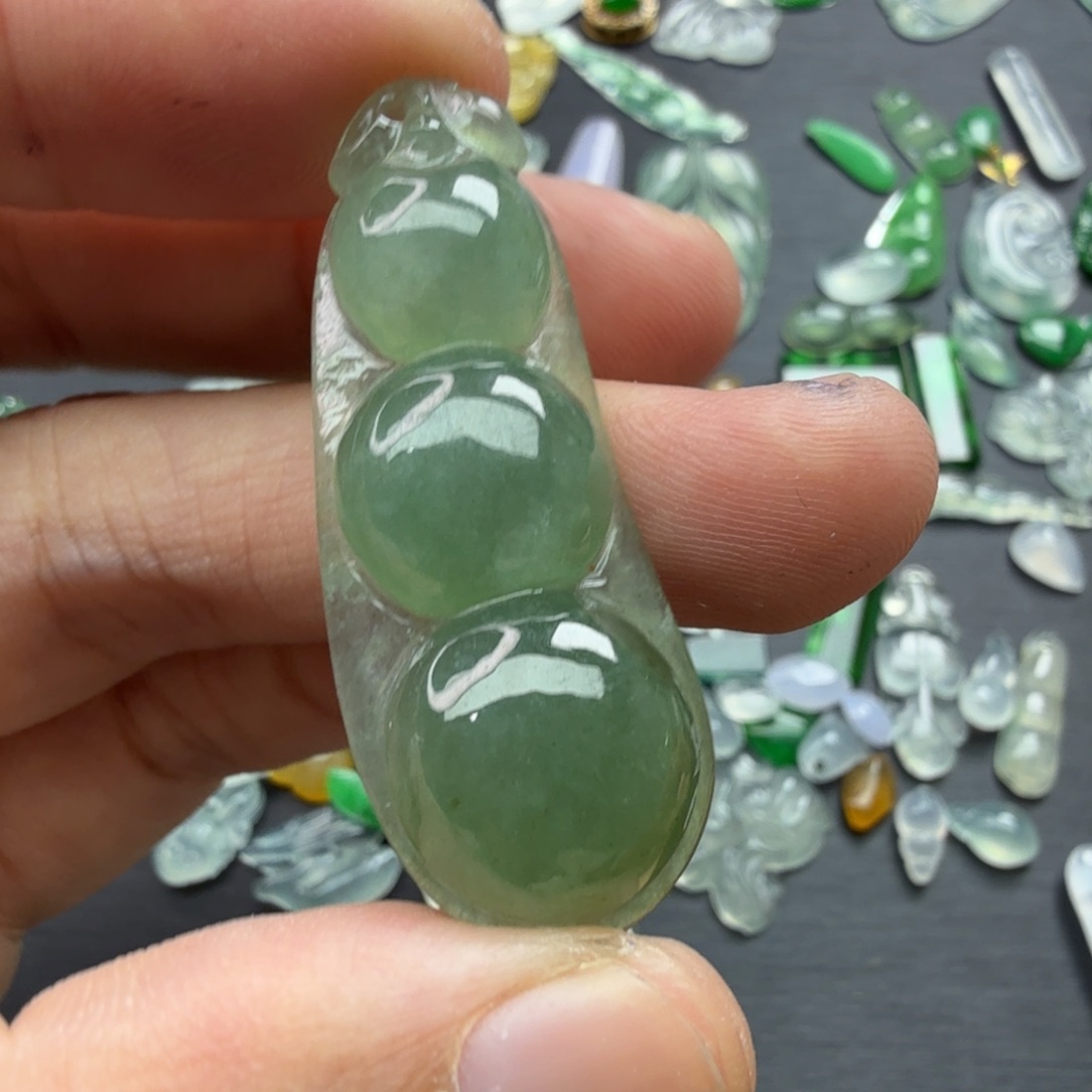 翡翠未镶嵌颈饰83