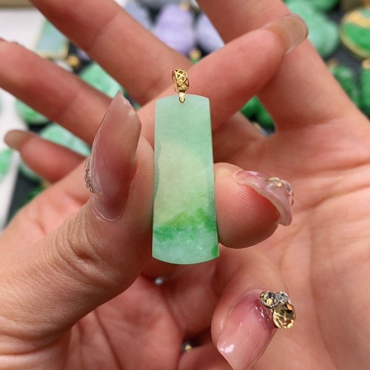 翡翠颈饰未镶嵌吊坠