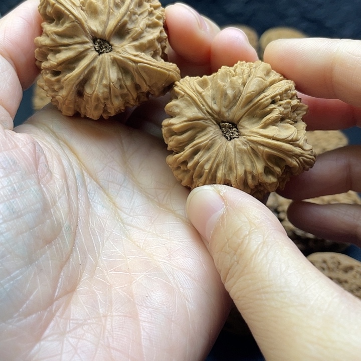 墨***5文玩核桃吊坠南疆石