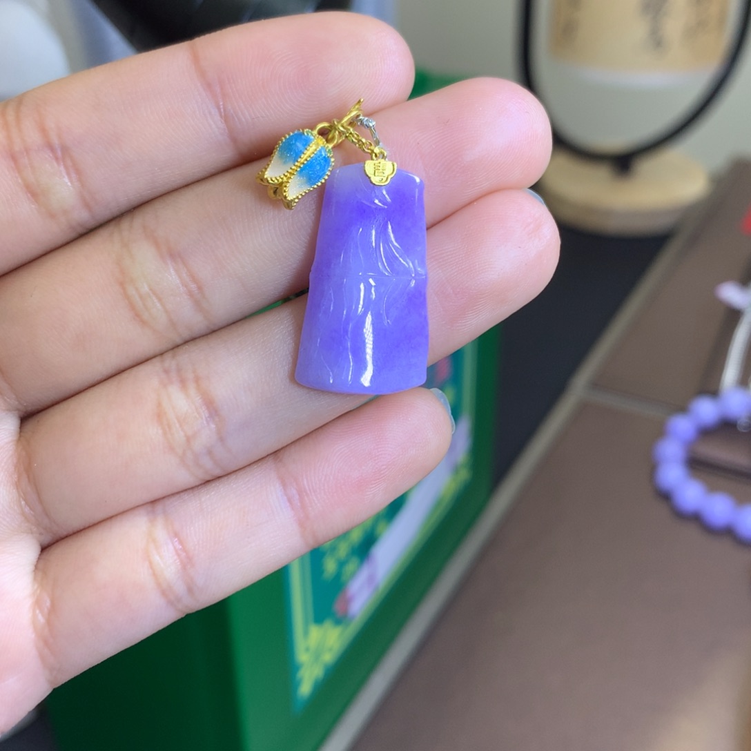 翡翠颈饰18K金镶嵌翡翠