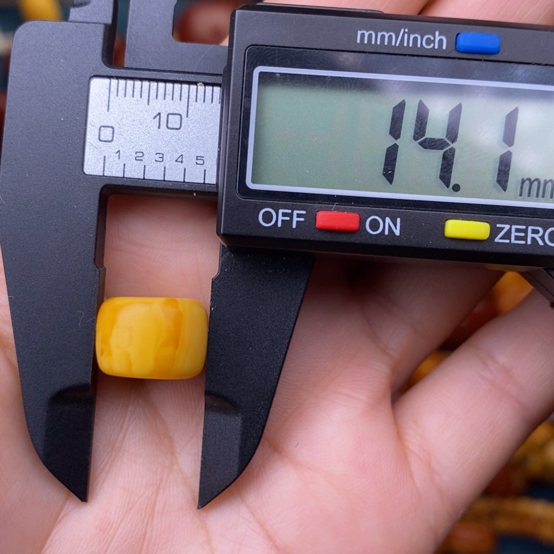 蜜蜡裸石未镶嵌蜜蜡