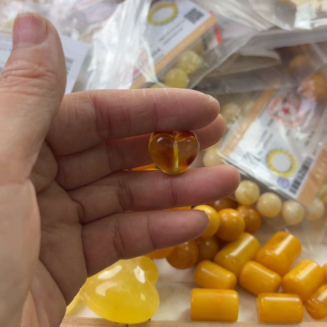 琥珀珠宝奇石未镶嵌