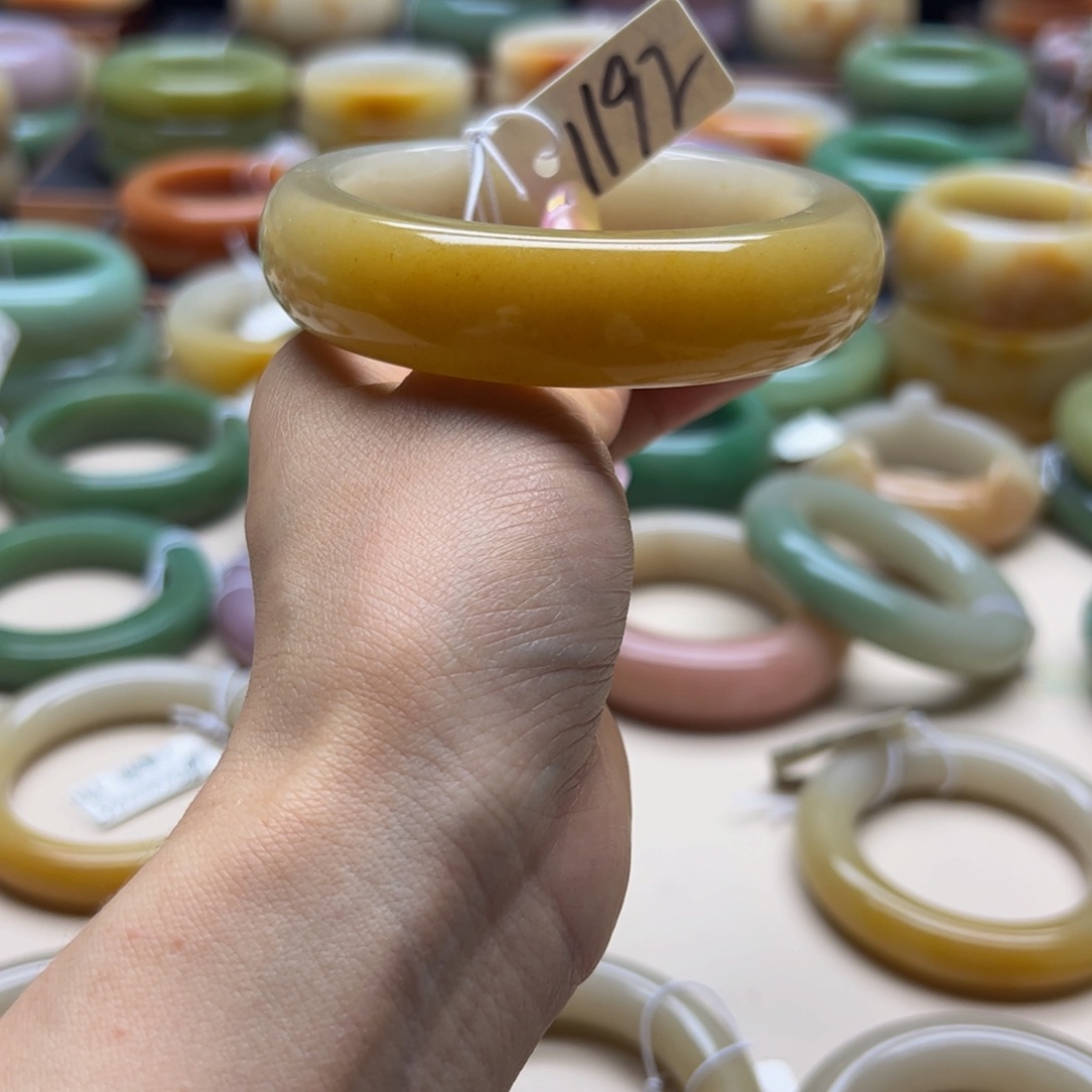 石英岩玉手镯未镶嵌