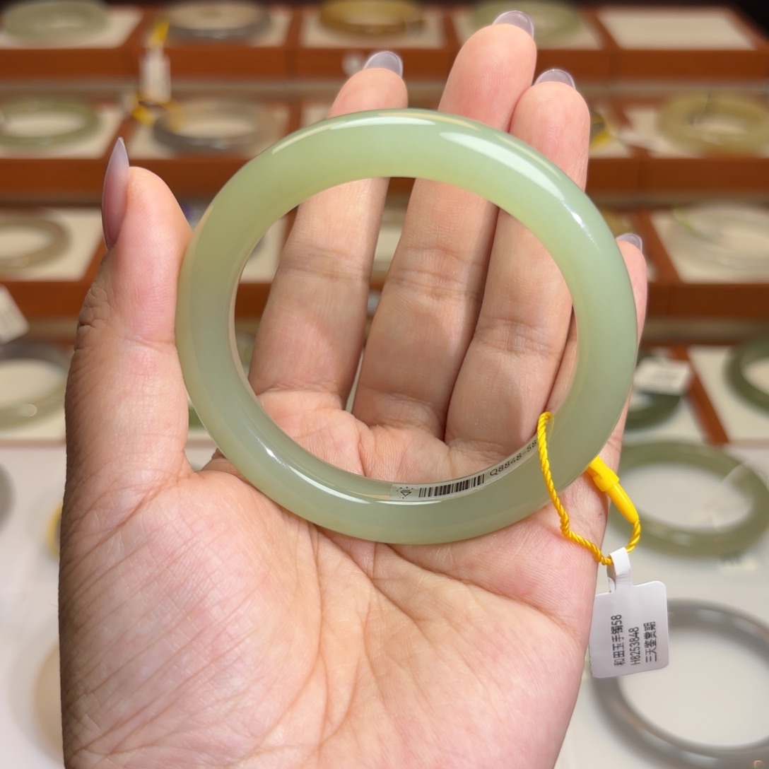 @***十未镶嵌手镯和田玉