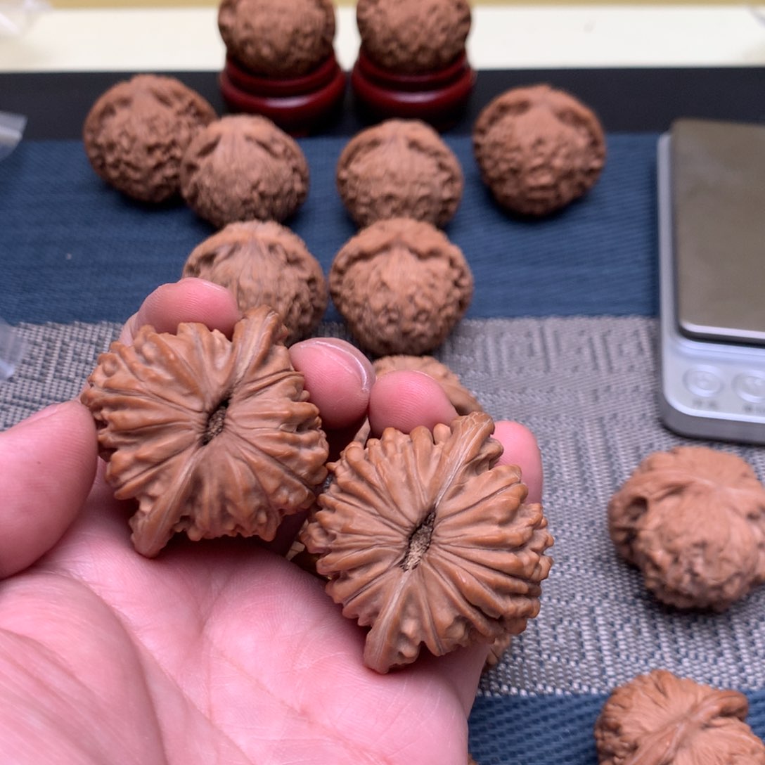 【闪购商品】文玩核桃吊坠老*汉高楼43