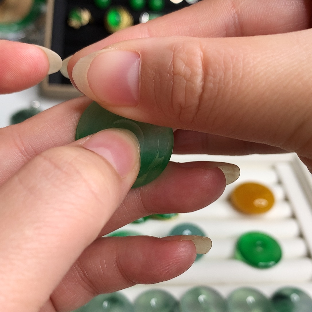 莫***寒翡翠未镶嵌手饰优化743