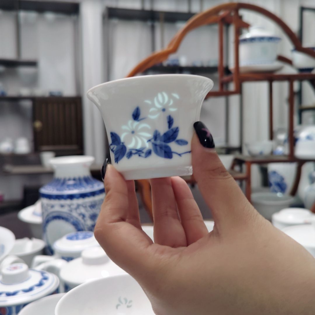 陶瓷手绘山丹丹茶托一个