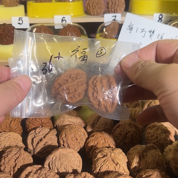 吾***王文玩核桃吊坠我在外面吃饭