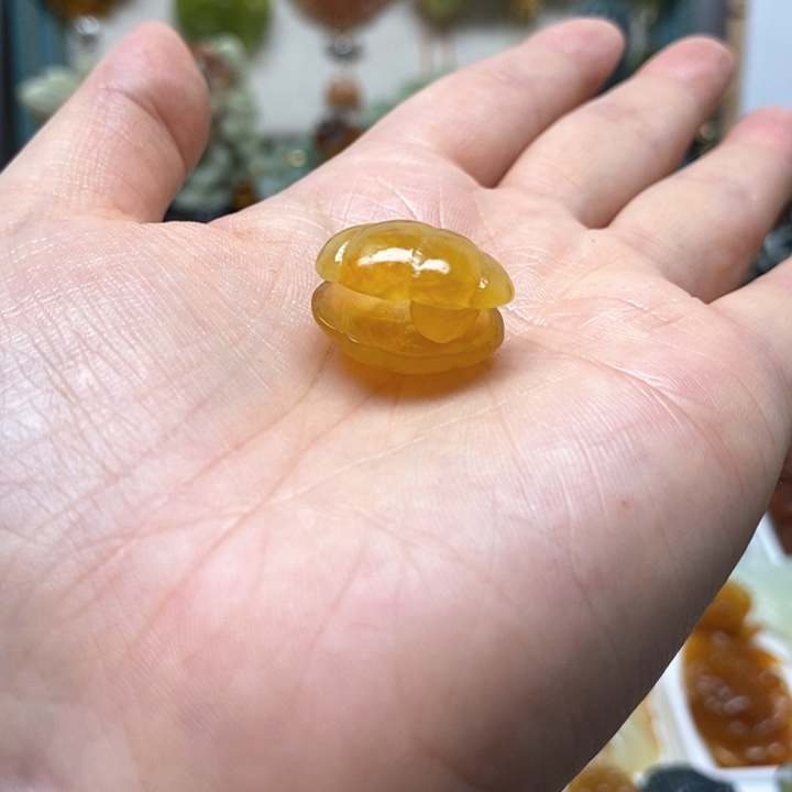 蛇纹石玉未镶嵌颈饰黎*珊