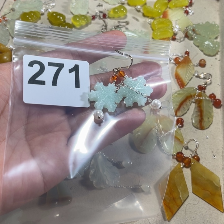 蛇纹石玉耳饰未镶嵌饮***汤