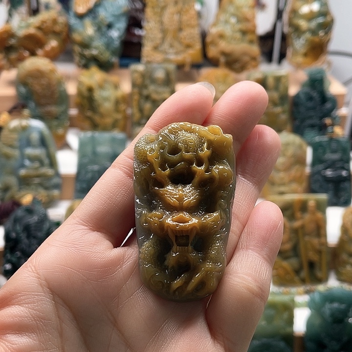 翡翠颈饰未镶嵌天然翡翠A货龙