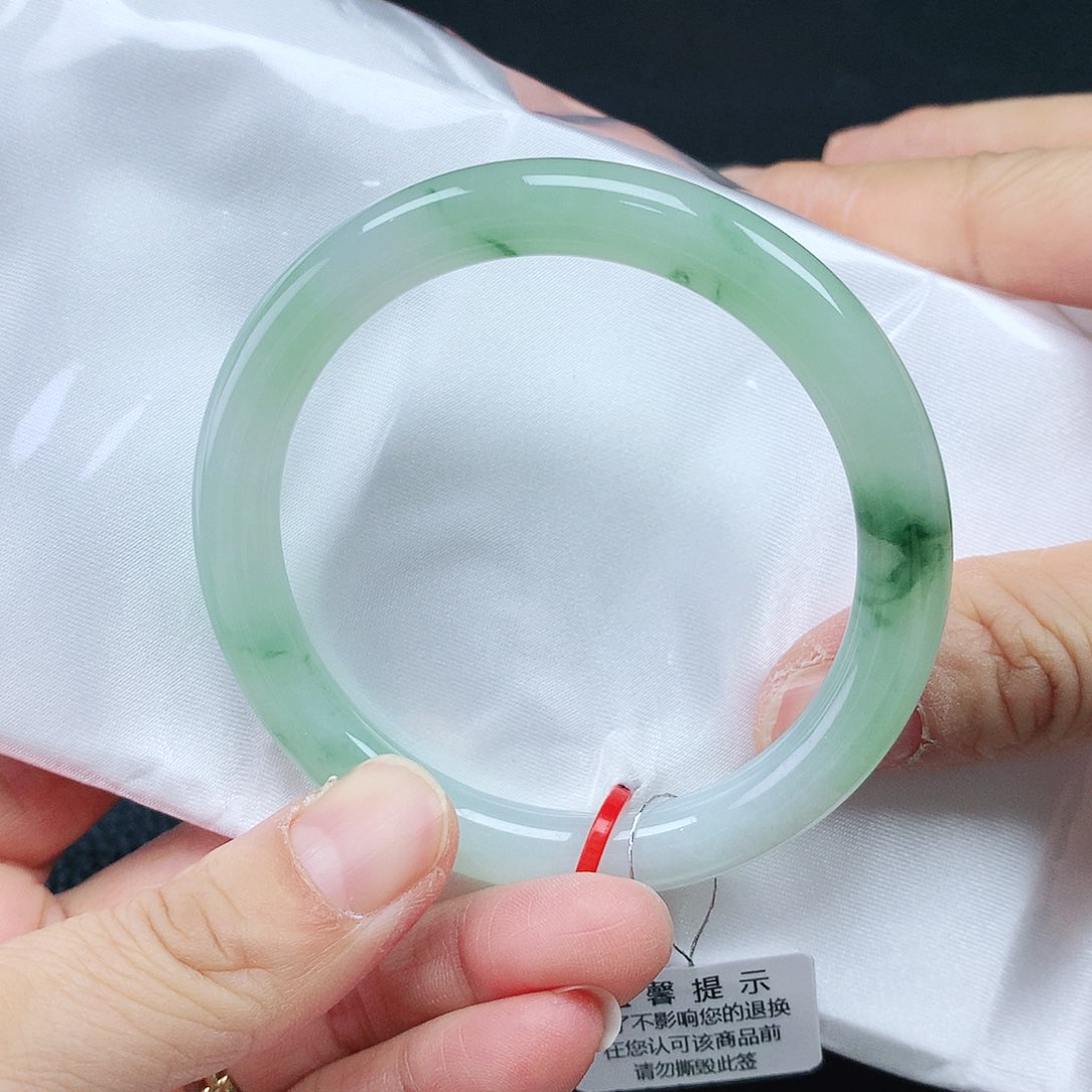 翡翠手镯未镶嵌53圈