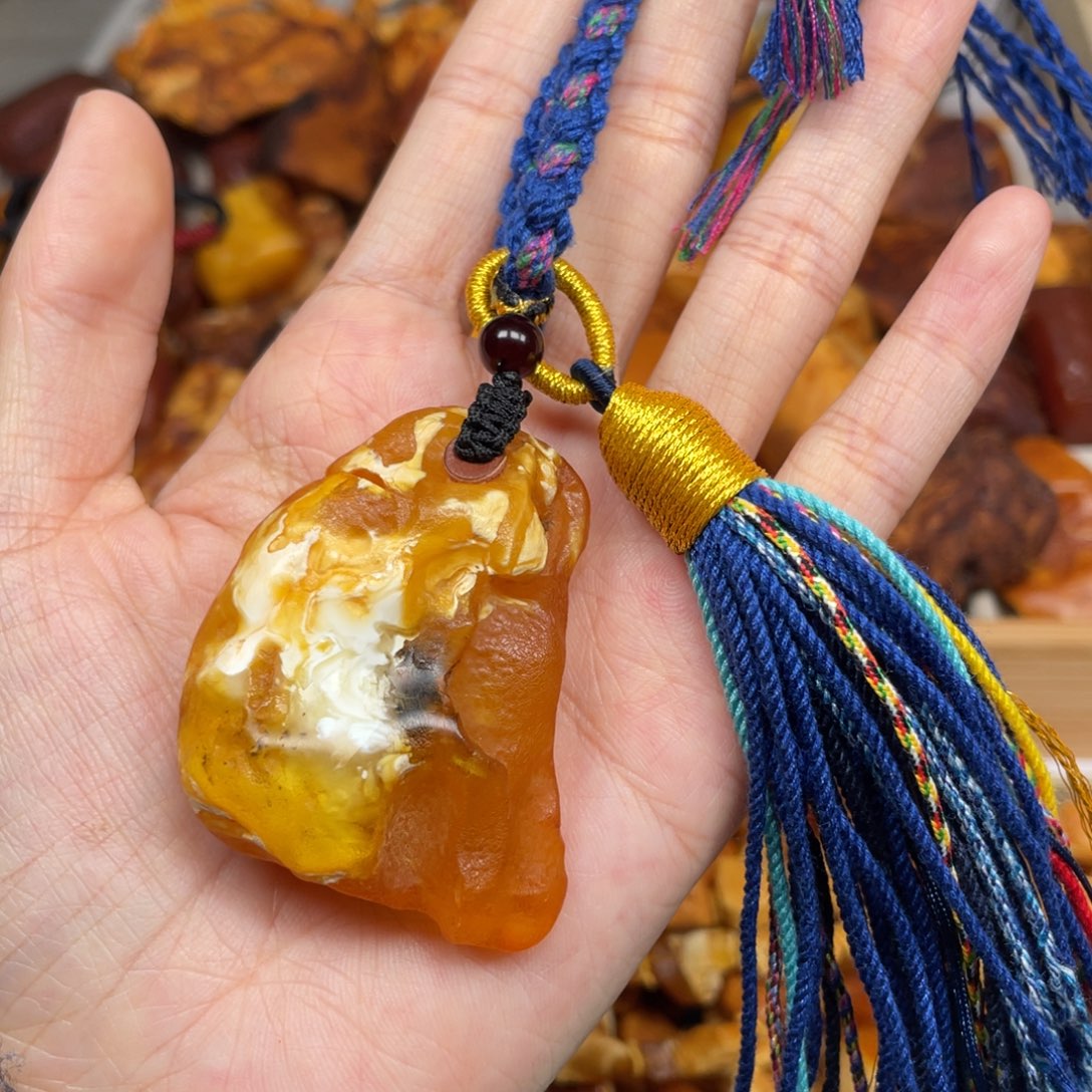 琥珀珠宝奇石未镶嵌