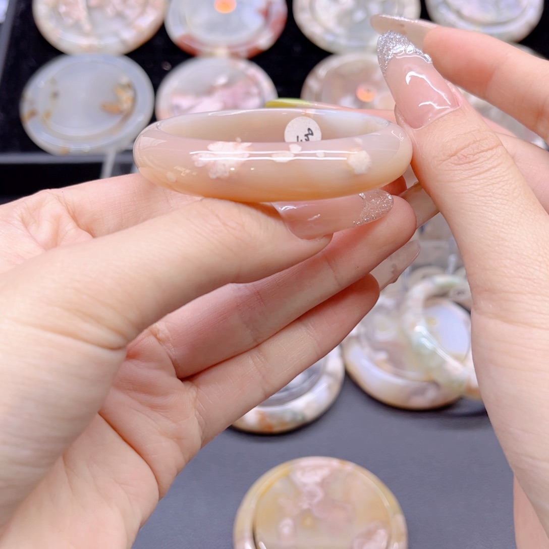 玛瑙/玉髓手镯未镶嵌51