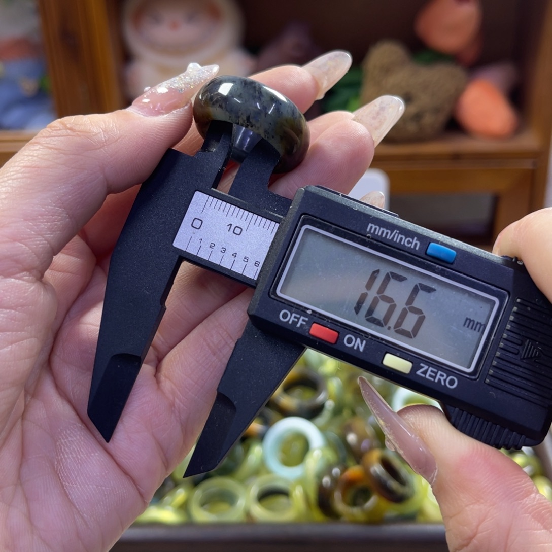 蛇纹石玉未镶嵌手镯瑕疵9