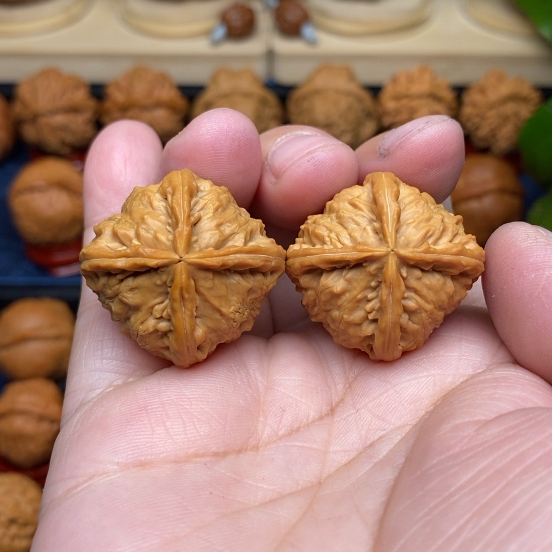 文玩核桃把件手捻四棱