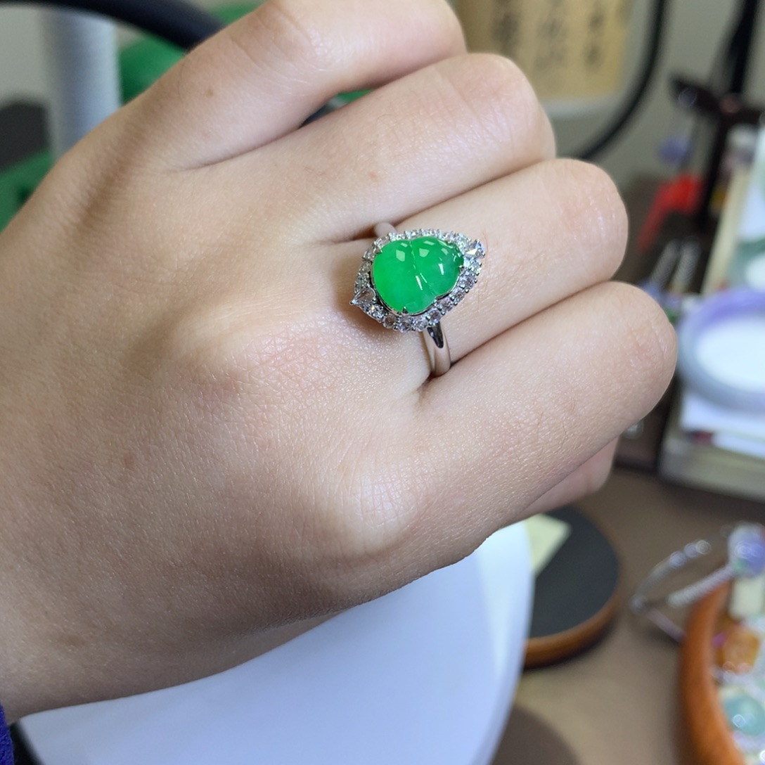 翡翠颈饰18K金镶嵌翡翠