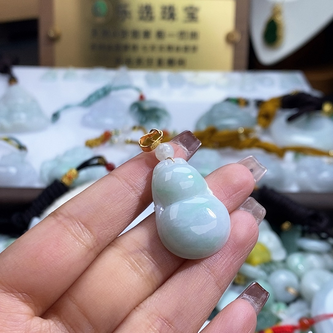 翡翠未镶嵌颈饰7568