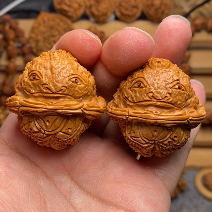 咳*核桃手工雕刻金蟾一对