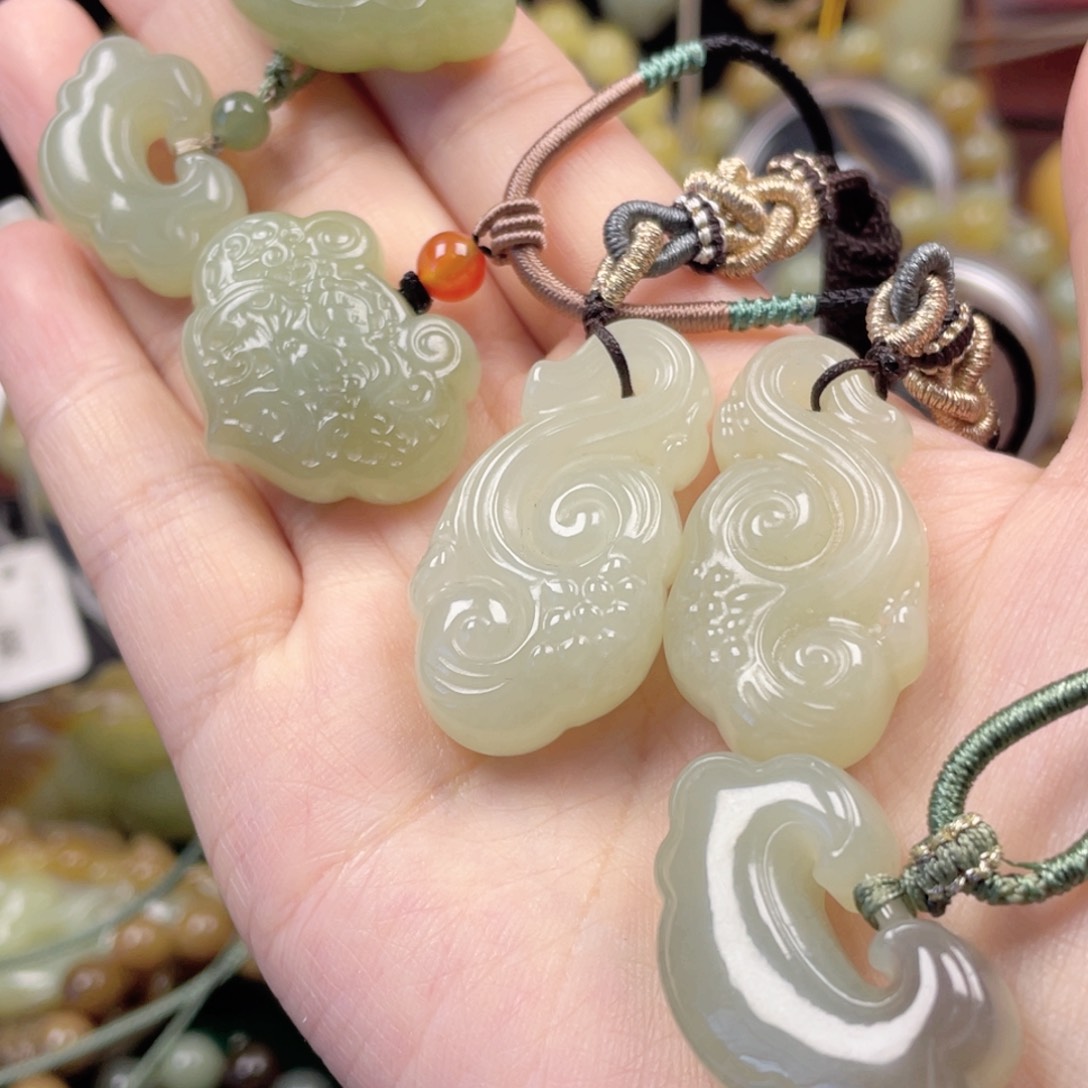 和田玉颈饰未镶嵌拍一发一，可选