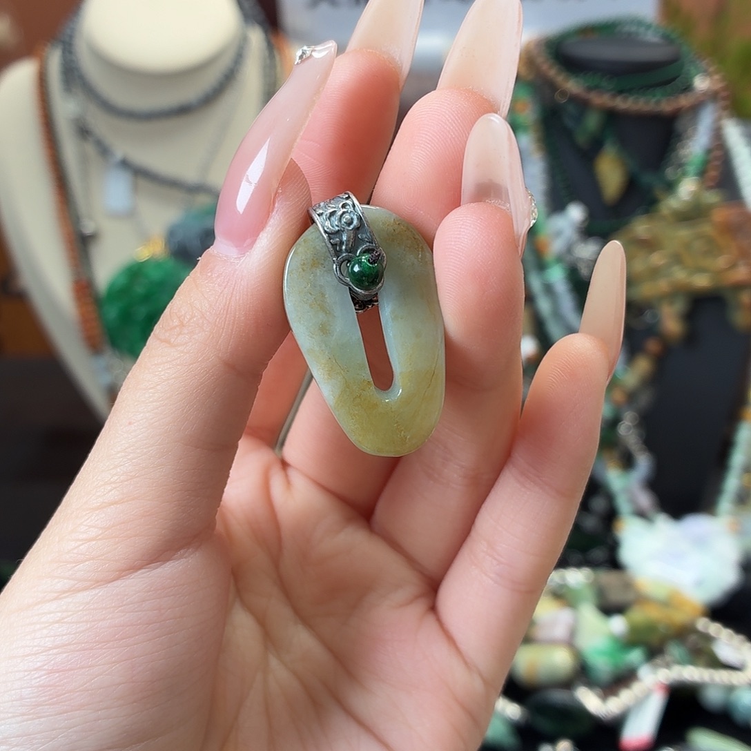 翡翠未镶嵌耳饰吊坠