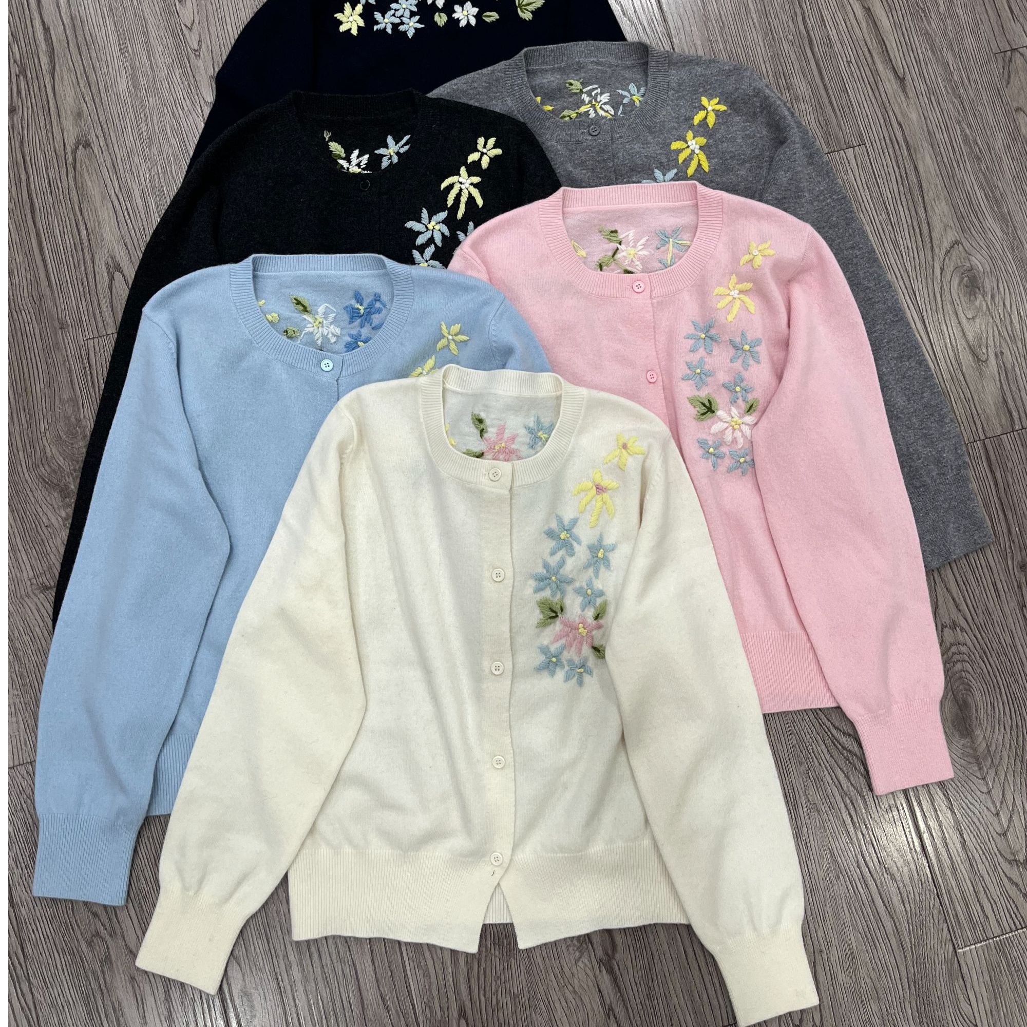 冬季重工立体钩花圆领纯羊毛针织开衫时尚百搭