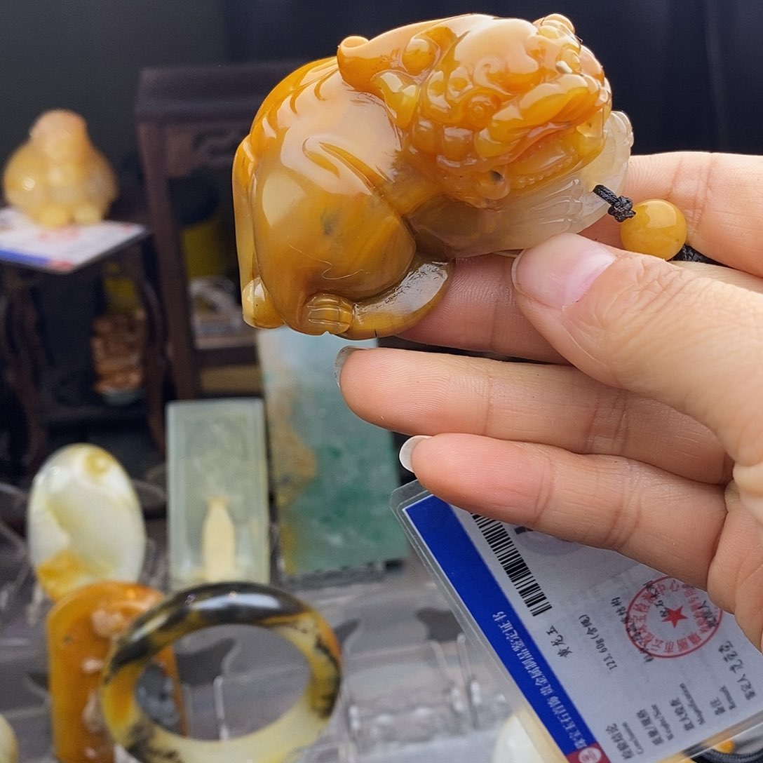 石英质玉（黄龙玉）颈饰未镶嵌