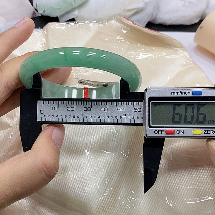 翡翠手镯未镶嵌64 