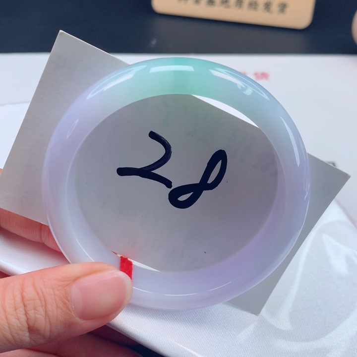 翡翠手镯未镶嵌冰