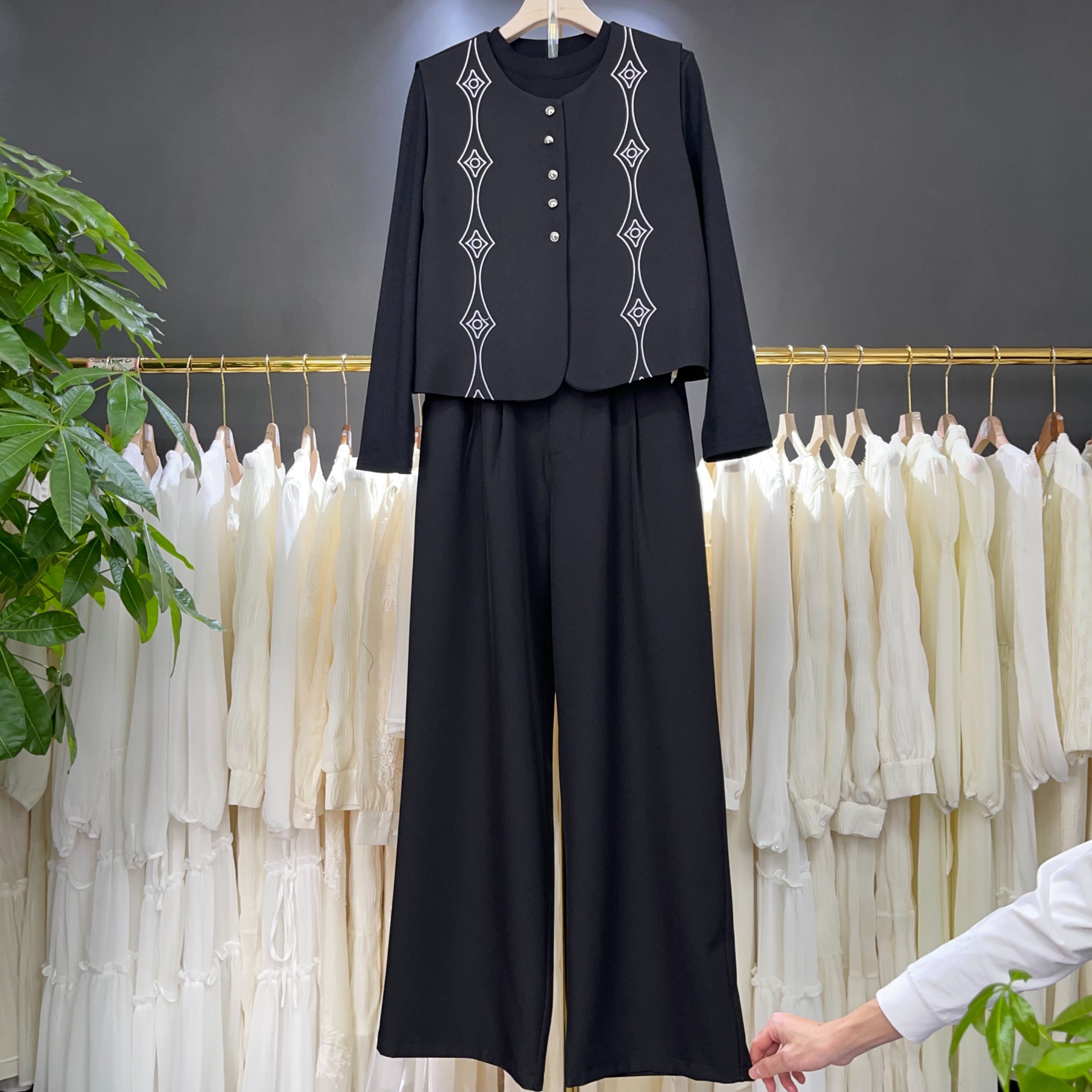 2025年新款气质长袖时尚休闲显瘦简约宽松纯色设计感套装M1076