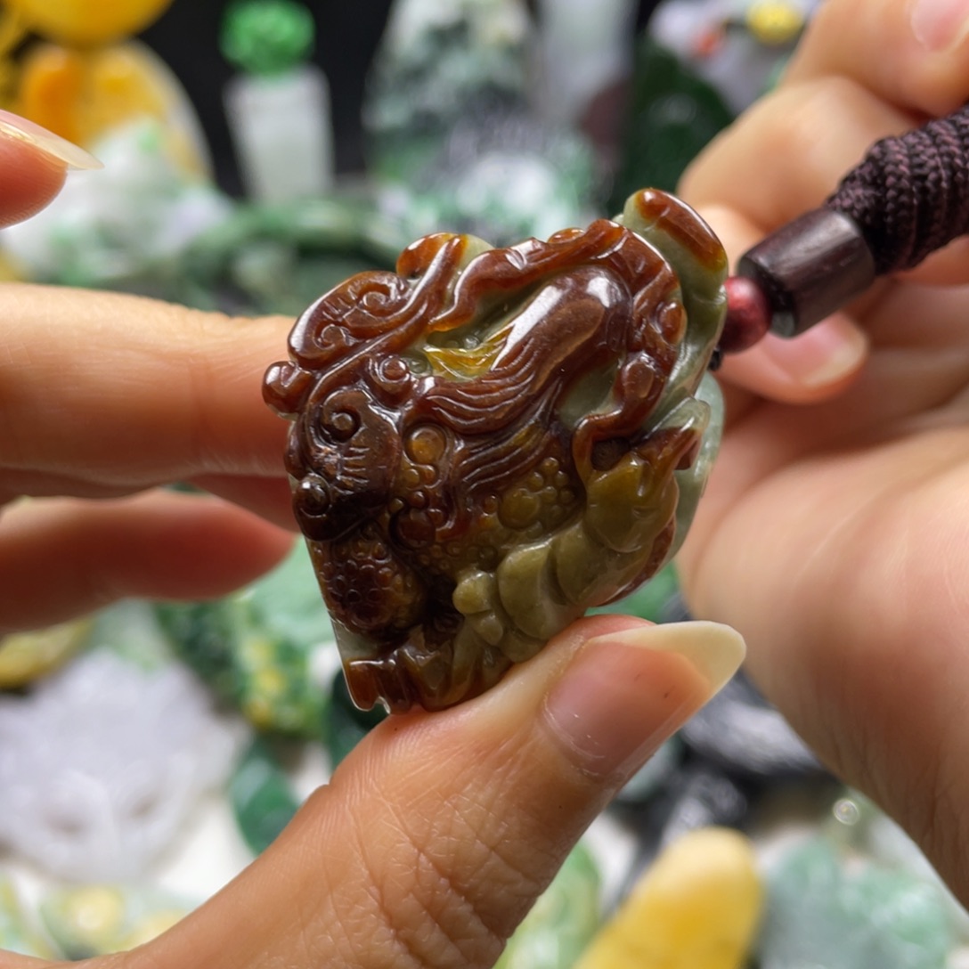 翡翠颈饰未镶嵌庭*牌子