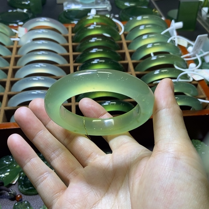 蛇纹石玉未镶嵌手镯54