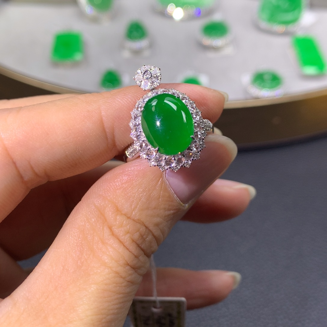 翡翠戒指18K金镶嵌翡翠