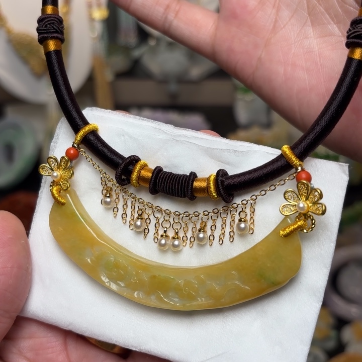 S***4翡翠未镶嵌颈饰吊坠