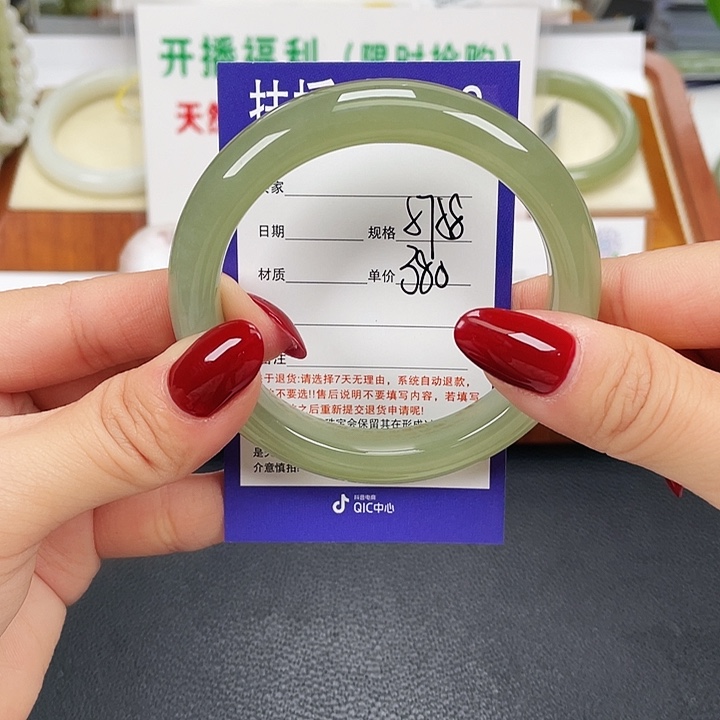 和田玉未镶嵌手镯