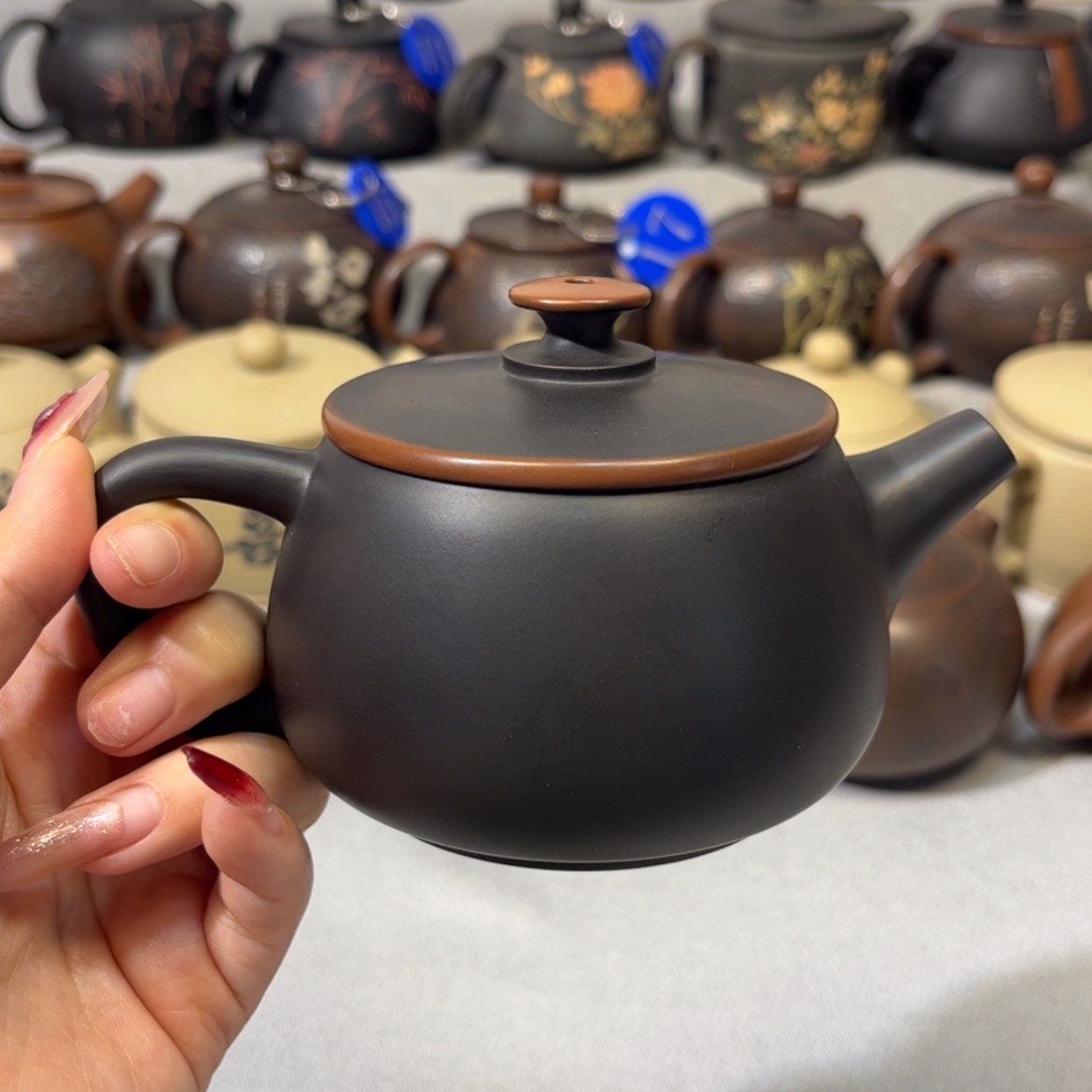 【闪购商品】红泥 微瑕 容量 220c c