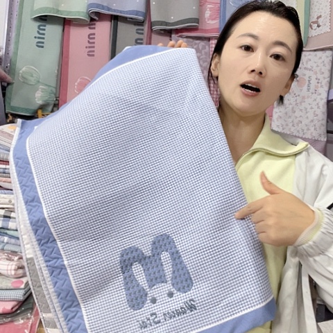 棉特价蓝色大字母