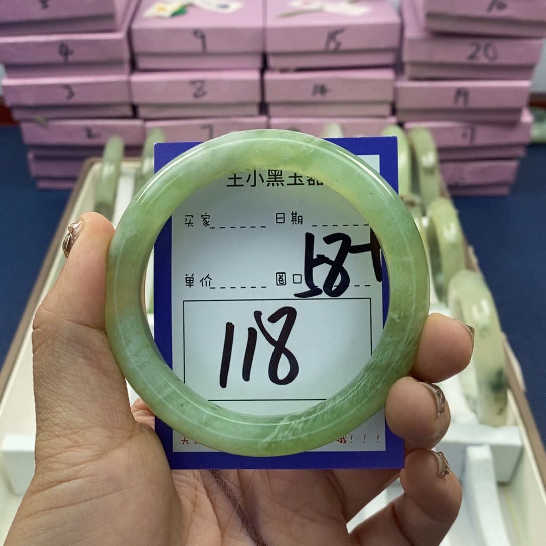 蛇纹石玉手镯未镶嵌