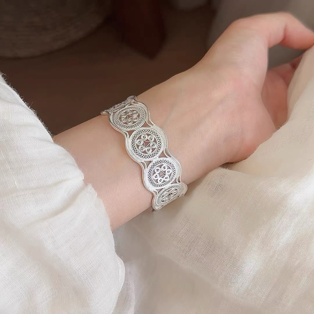 足银手镯 平安鼓  银奶奶足银999苗疆少女手工花丝铜鼓银手镯