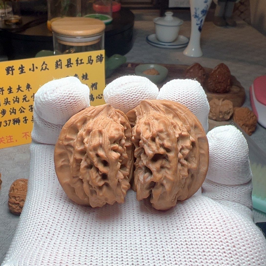 文玩核桃吊坠半壁红马蹄