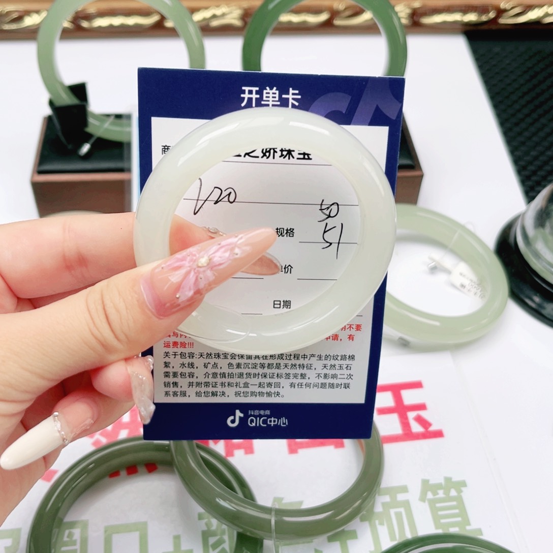 和田玉手镯未镶嵌猴**月